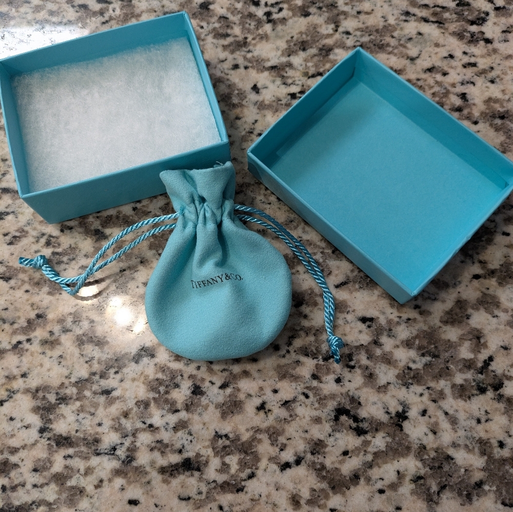Tiffany & Co. Silver Heart Charm Bracelet - Picture 7 of 8